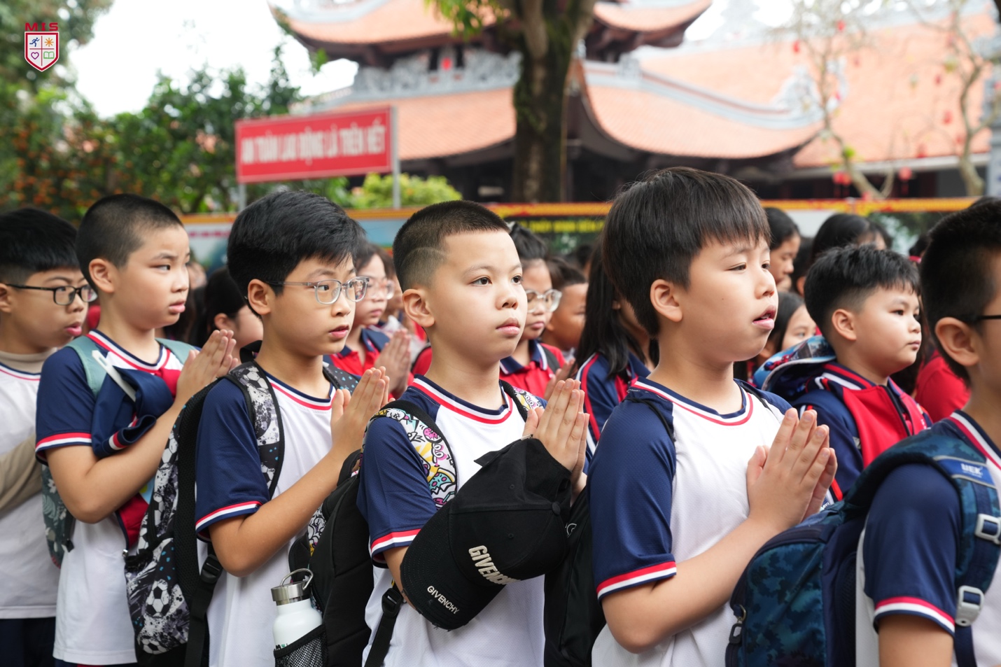 BÀI HỌC LỊCH SỬ GIỮA KHÔNG GIAN VĂN HÓA TRUYỀN THỐNG ĐỀN ĐÔ