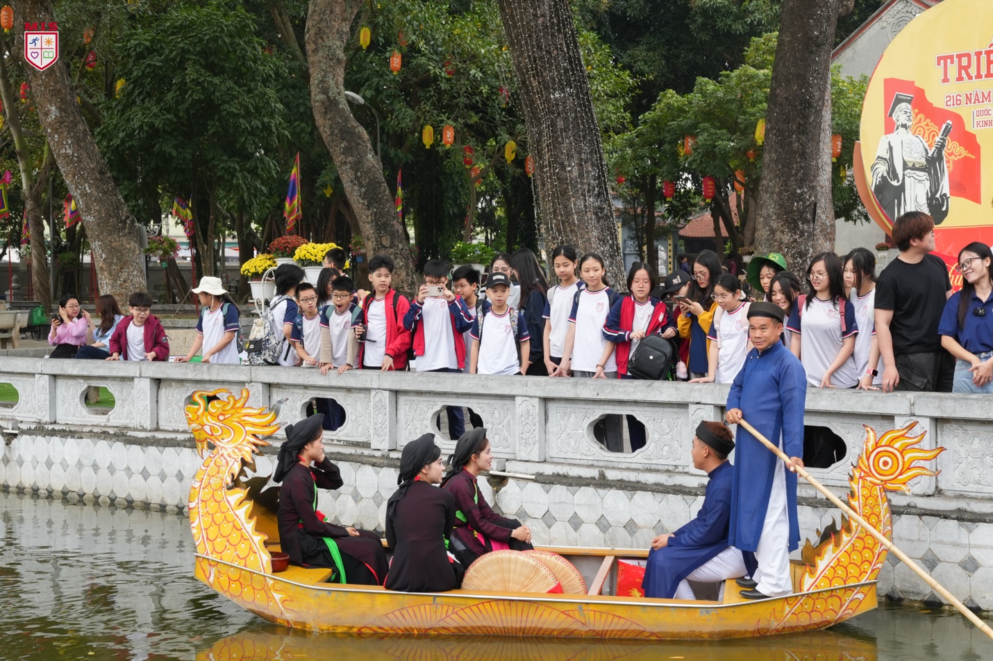 BÀI HỌC LỊCH SỬ GIỮA KHÔNG GIAN VĂN HÓA TRUYỀN THỐNG ĐỀN ĐÔ