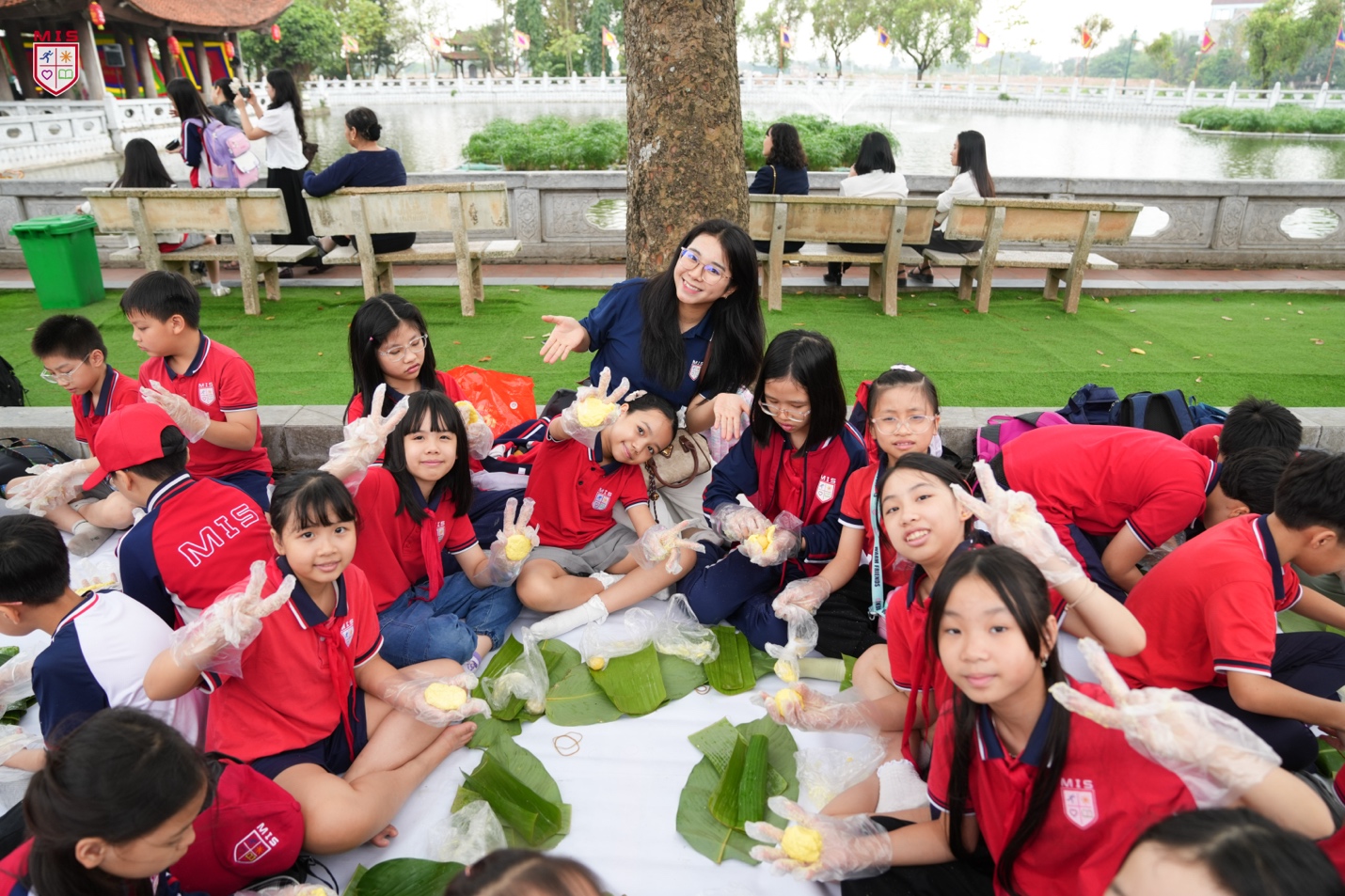 BÀI HỌC LỊCH SỬ GIỮA KHÔNG GIAN VĂN HÓA TRUYỀN THỐNG ĐỀN ĐÔ