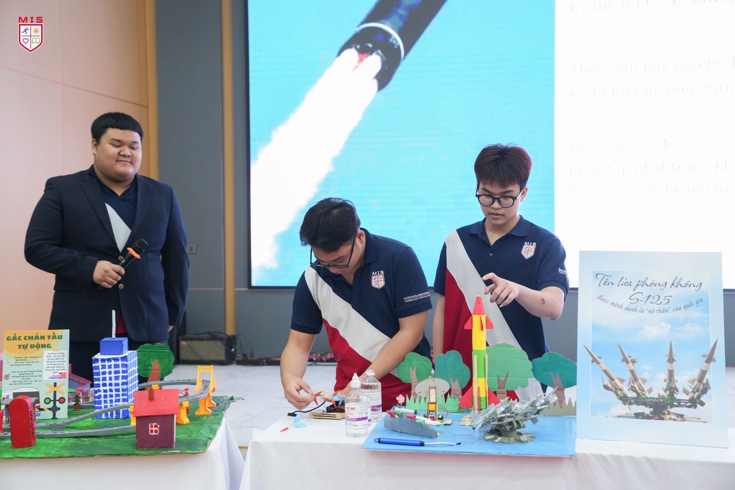 CHUNG KẾT CUỘC THI KHOA HỌC KỸ THUẬT MIS