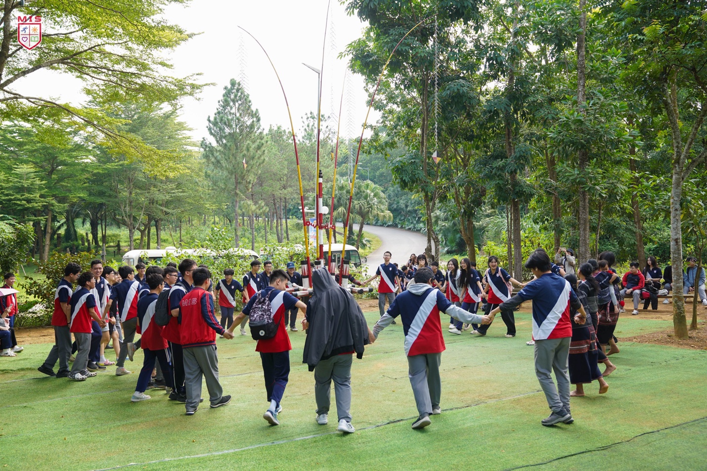 KHÁM PHÁ VĂN HÓA TẠI LÀNG VĂN HÓA CÁC DÂN TỘC VIỆT NAM