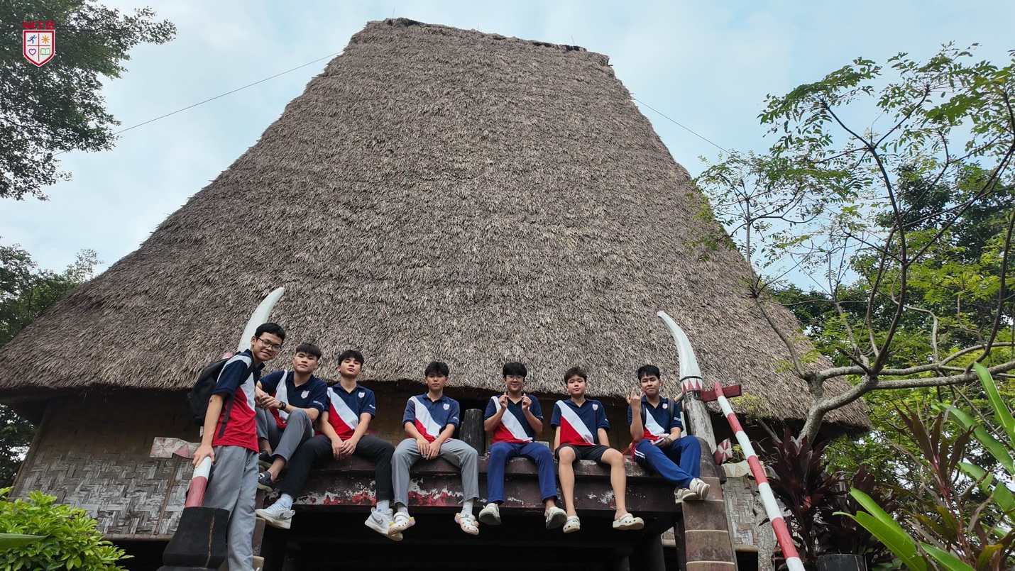 KHÁM PHÁ VĂN HÓA TẠI LÀNG VĂN HÓA CÁC DÂN TỘC VIỆT NAM