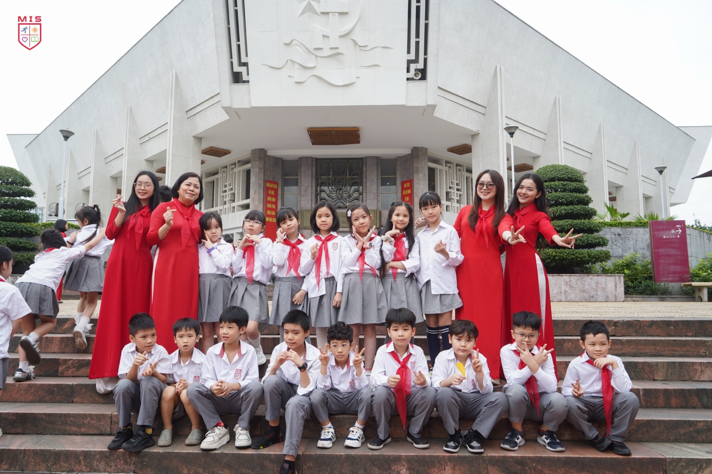 LỄ KẾT NẠP ĐỘI VIÊN TẠI LĂNG BÁC