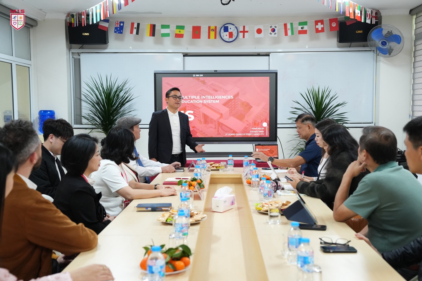 MIS KÝ KẾT HỢP TÁC VỚI TRƯỜNG TIỂU HỌC HENRY PARK (SINGAPORE)