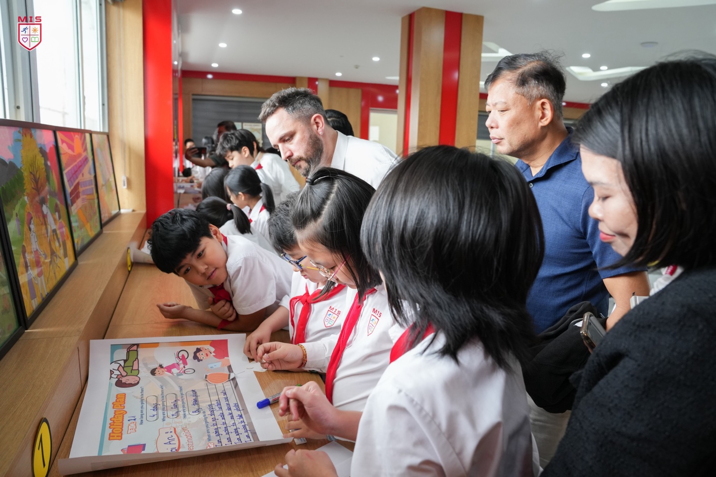 MIS KÝ KẾT HỢP TÁC VỚI TRƯỜNG TIỂU HỌC HENRY PARK (SINGAPORE)