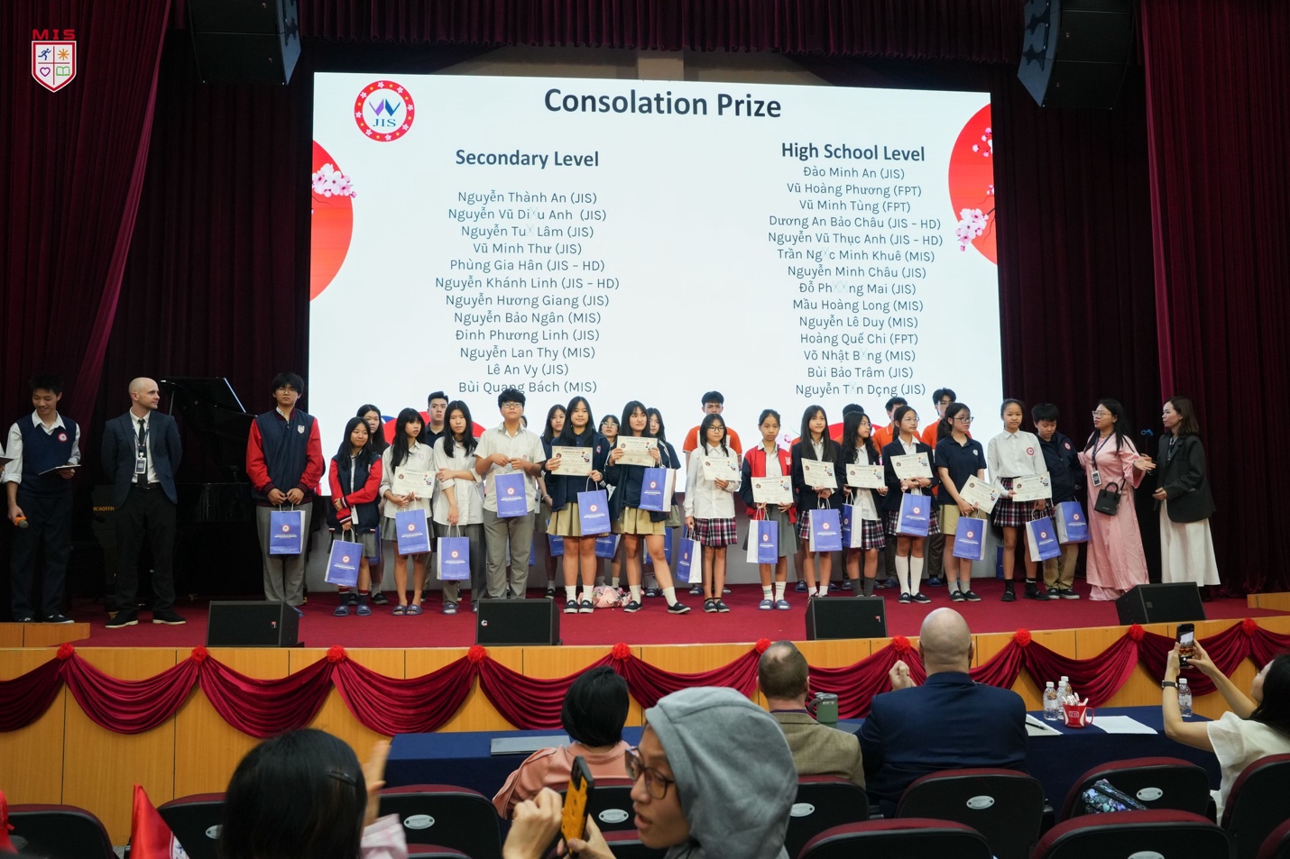 MISERS TỎA SÁNG TẠI CUỘC THI HÙNG BIỆN TIẾNG ANH SOUNDBITES 2026