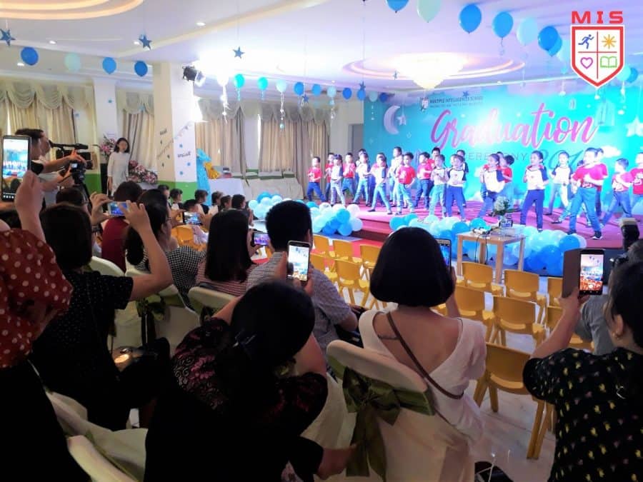 MIS 5+ trưởng thành – “đốn tim” phụ huynh!