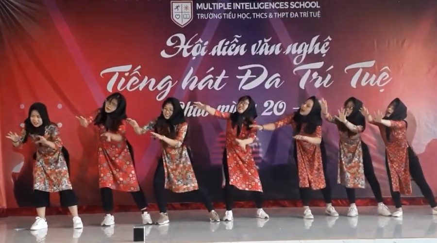 “Ai yêu cô Ba Sài Gòn!” – “Ai yêu các cô Hai MIS!”