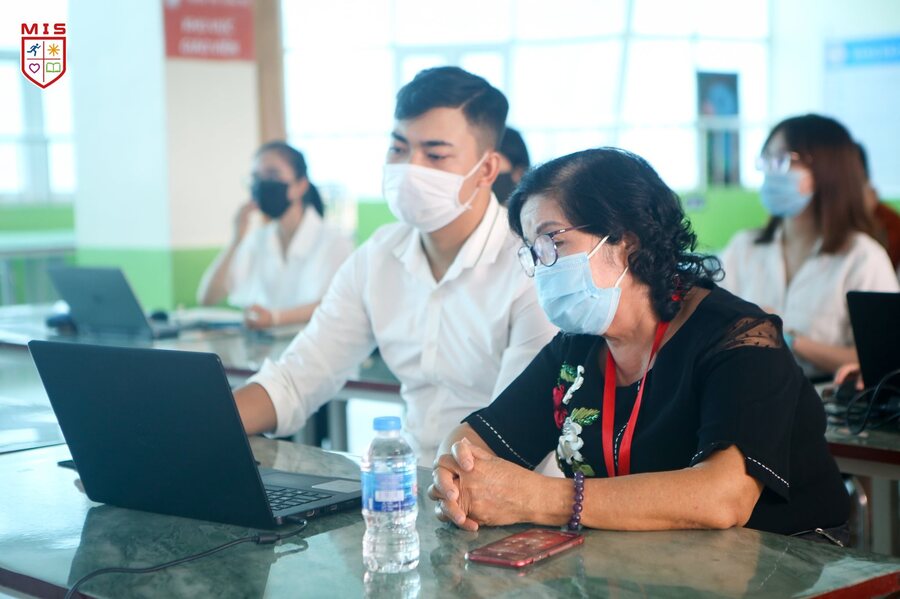 KHÔNG NGỪNG HỌC HỎI, NỖ LỰC VƯƠN TẦM DẠY HỌC CÓ TÂM, TƯƠNG LAI HẠNH PHÚC