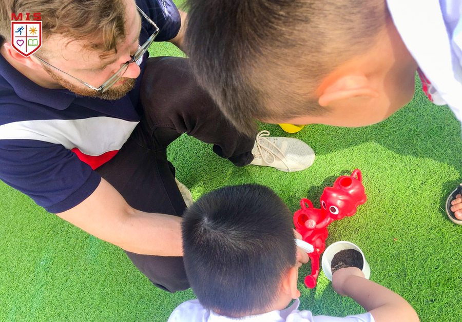 MỖI NGÀY MỚI, NỞ NỤ CƯỜI TƯƠI