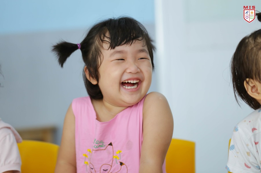 YÊU THƯƠNG ĐONG ĐẦY, NHỮNG NGÀY VỮNG BƯỚC