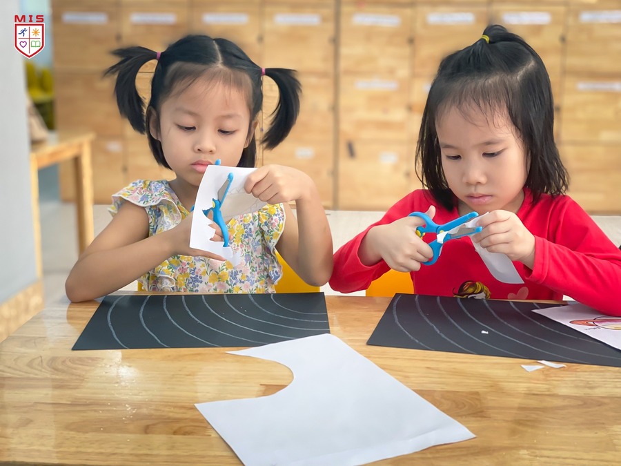 NHỮNG NHÀ THIÊN VĂN NHÍ – YÊU KHOA HỌC & SÁNG TẠO