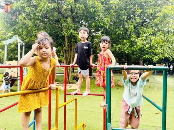 HOẠT ĐỘNG THỂ CHẤT CỦA CÁC BÉ TẠI CÔNG VIÊN CẦU GIẤY