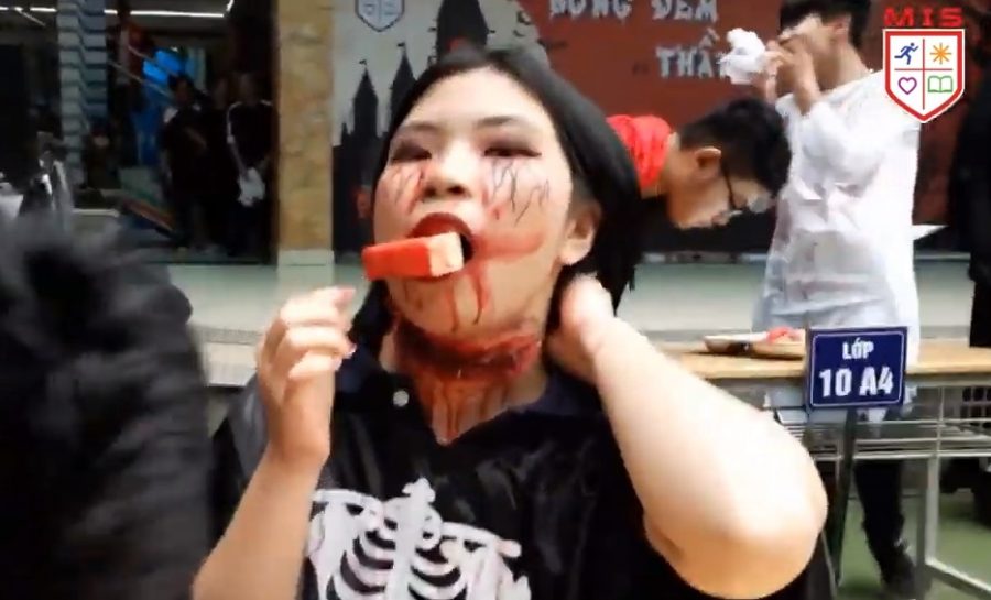 Khi các “đồng ma” của Jack thi ăn không dùng tay (Halloween 2019 in MIS)