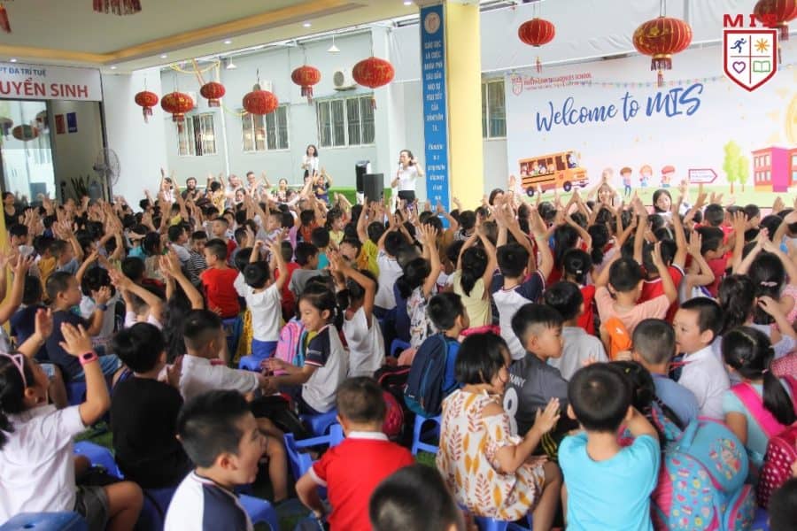 Từ hôm nay, hãy là những Bông Hoa Hạnh Phúc!