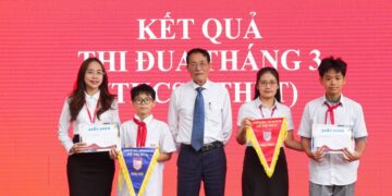 CƠN MƯA GIẢI THƯỞNG” TRONG BUỔI CHÀO CỜ ĐẦU TUẦN