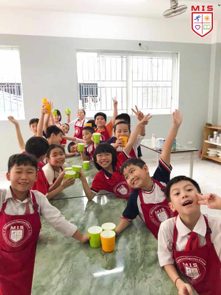 Bánh nướng hạnh nhân sốt việt quất – Made by MISers