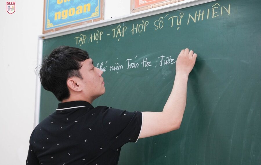 HỆ TOÁN TÀI NĂNG MIS x MathExpress NƠI TOÁN HỌC KHÔNG CHỈ LÀ NHỮNG CON SỐ