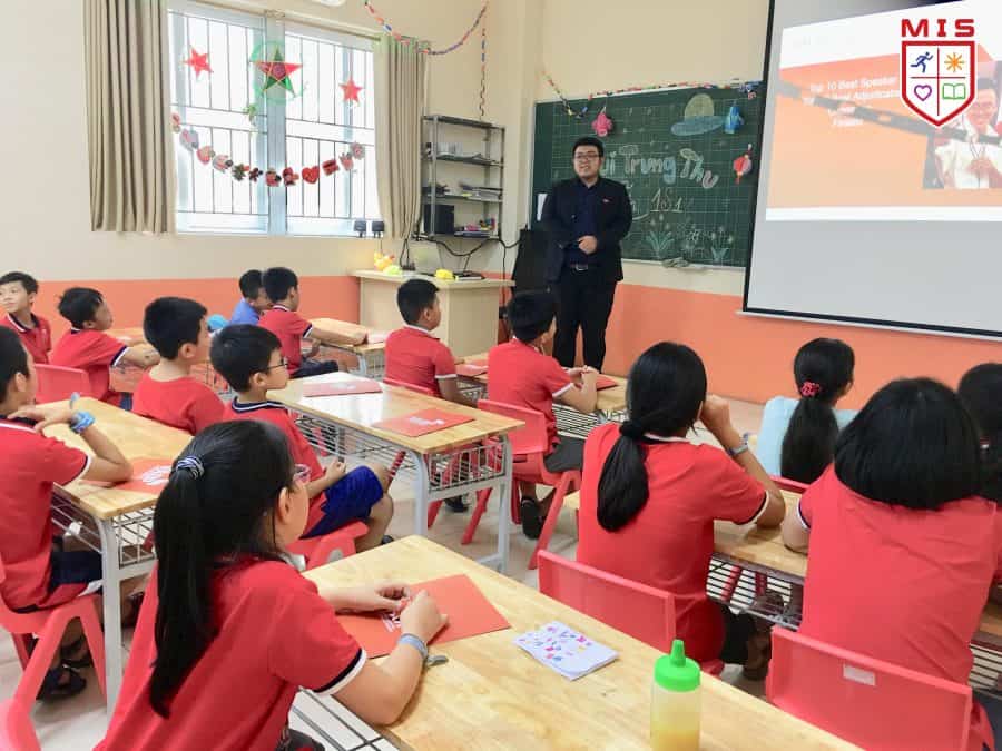 MIS gia nhập cộng đồng “Tranh biện bằng tiếng Anh”