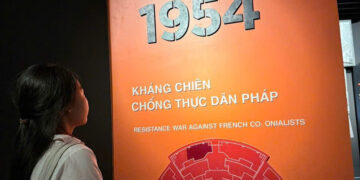 HÀNH TRÌNH TRỞ VỀ QUÁ KHỨ