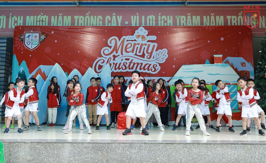 HÀNH TRÌNH CỦA NHỮNG NỤ CƯỜI