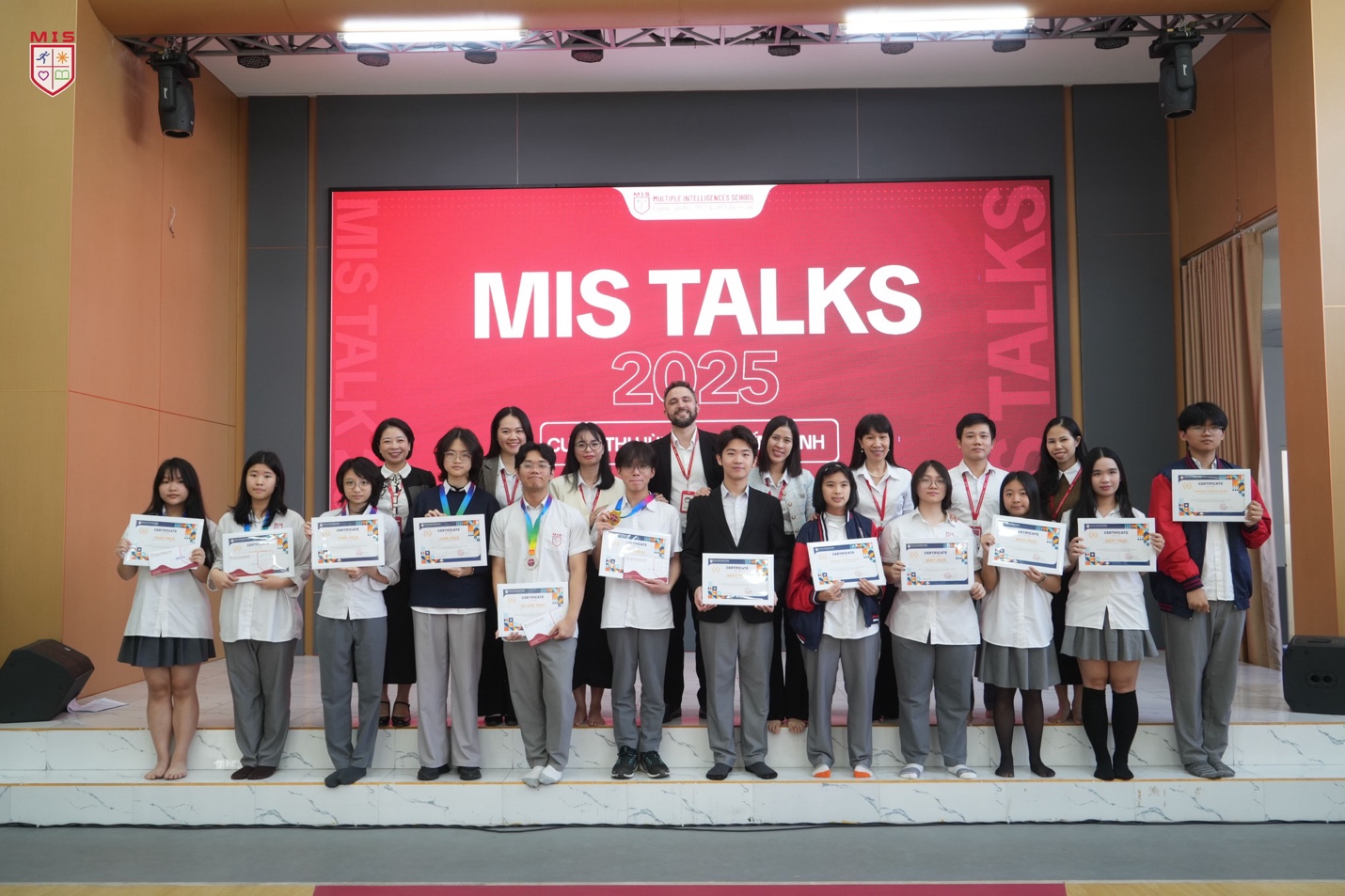 MIS TALKS – HÙNG BIỆN TIẾNG ANH