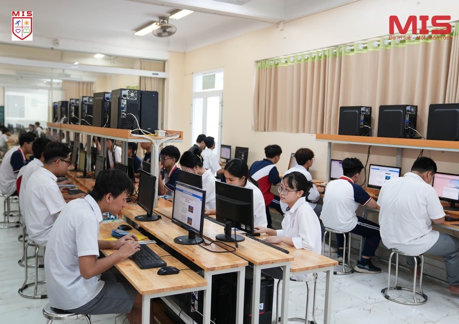 STEAM VỚI KHOA HỌC CÔNG NGHỆ