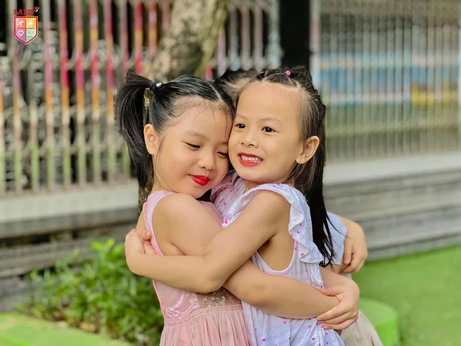 TÌNH BẠN LÀ KỶ NIỆM ĐẸP NHẤT – KẾT NỐI TỪNG KHOẢNH KHẮC TUỔI THƠ