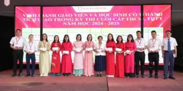 MÙA HÈ KHẼ CÚI ĐẦU NHƯỜNG CHỖ CHO MÙA TRI THỨC MỚI
