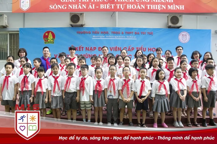LỄ KẾT NẠP ĐỘI VIÊN MỚI CẤP TIỂU HỌC MIS