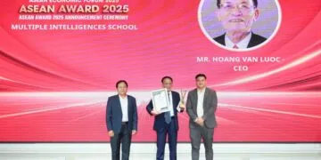MIS KHẲNG ĐỊNH TÌNH YÊU TỔ QUỐC THEO CÁCH RIÊNG CỦA MÌNH