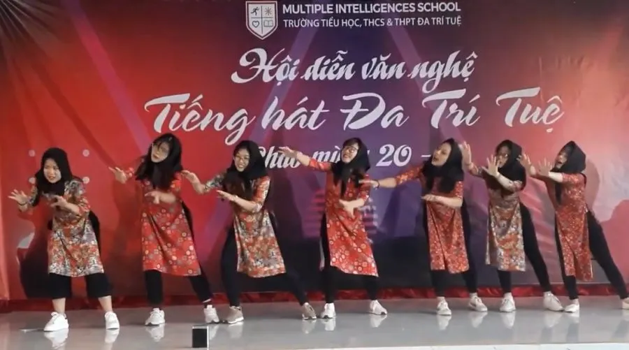 “Ai yêu cô Ba Sài Gòn!” – “Ai yêu các cô Hai MIS!”