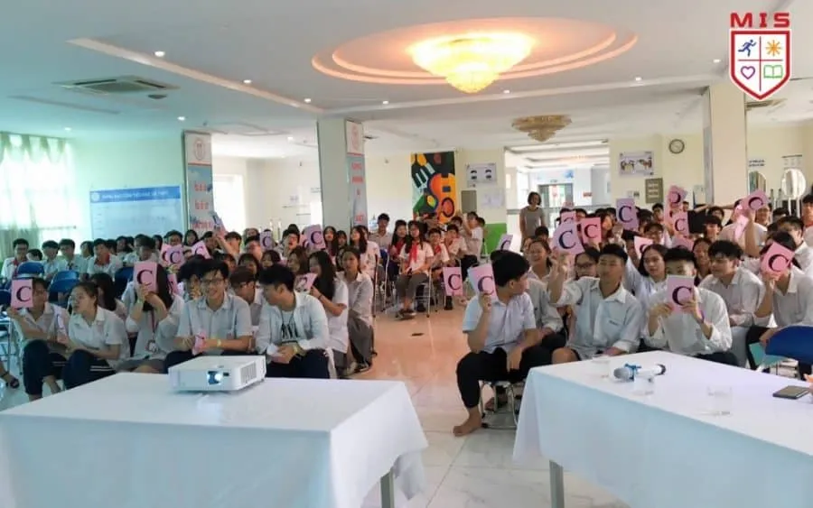 Học Văn, như MISers được học, thật vui!