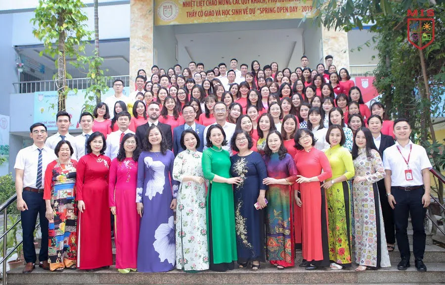 BỆ PHÓNG NHÂN CÁCH & TRI THỨC CỦA MISERS