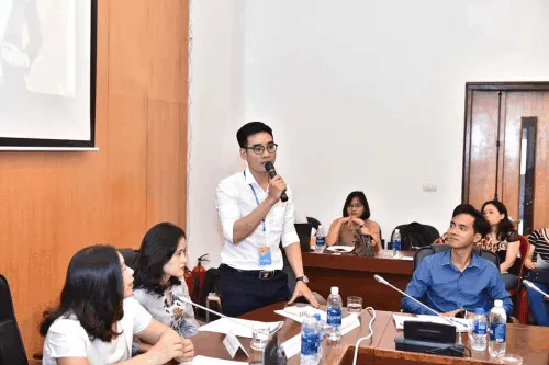 Thầy giáo rút khoảng cách với học sinh bằng bài giảng truyền cảm hứng