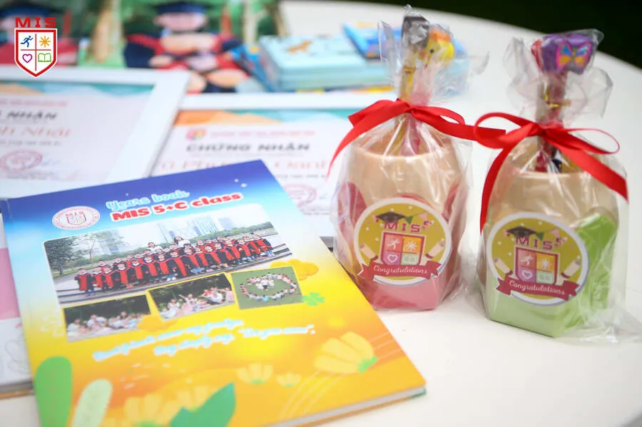 CHỈ CÒN NHỮNG MÙA NHỚ